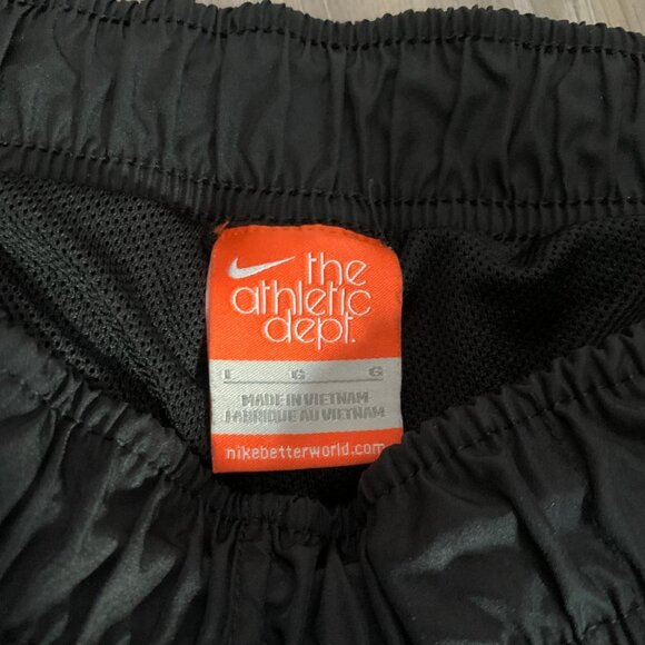 Nike Retro Shorts - Picture 2 of 4